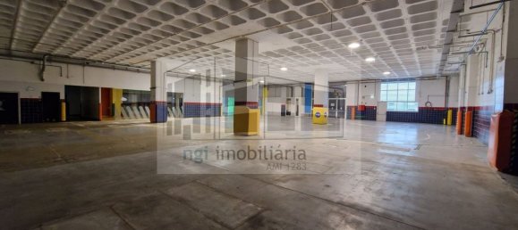 990m² Warehouse in Loures, Portugal No. 188875 3