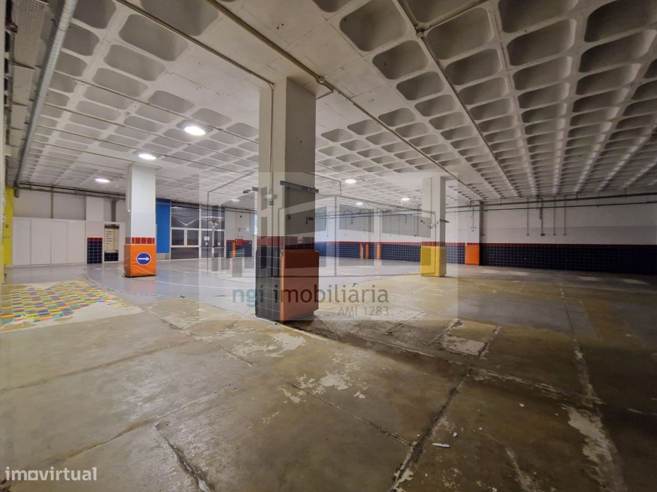 990m² Warehouse in Loures, Portugal No. 188875