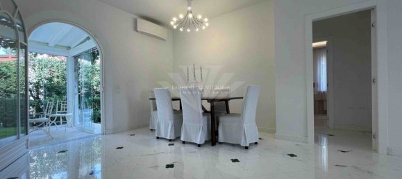 8 rooms Villa in Pietrasanta, Italy No. 40616 17