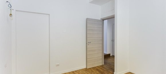 Apartamento de 3 habitaciónes en Monza, Italy No. 34166 19