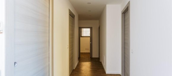 Apartamento de 3 habitaciónes en Monza, Italy No. 34166 10