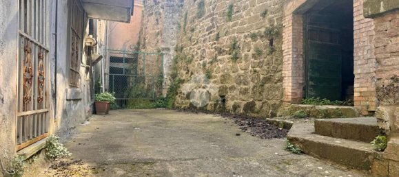 Edifício T8 em Soriano nel Cimino, Italy N.º 52345 32