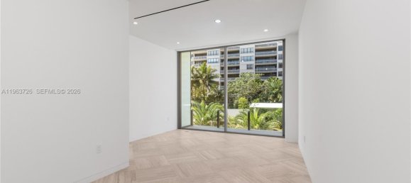 4 dormitorios propiedad comercial en venta en Miami, Miami-Dade, Florida, USA № 614818 3