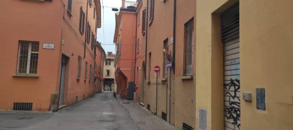 15m² Garage in Bologna, Italy No. 146888 3