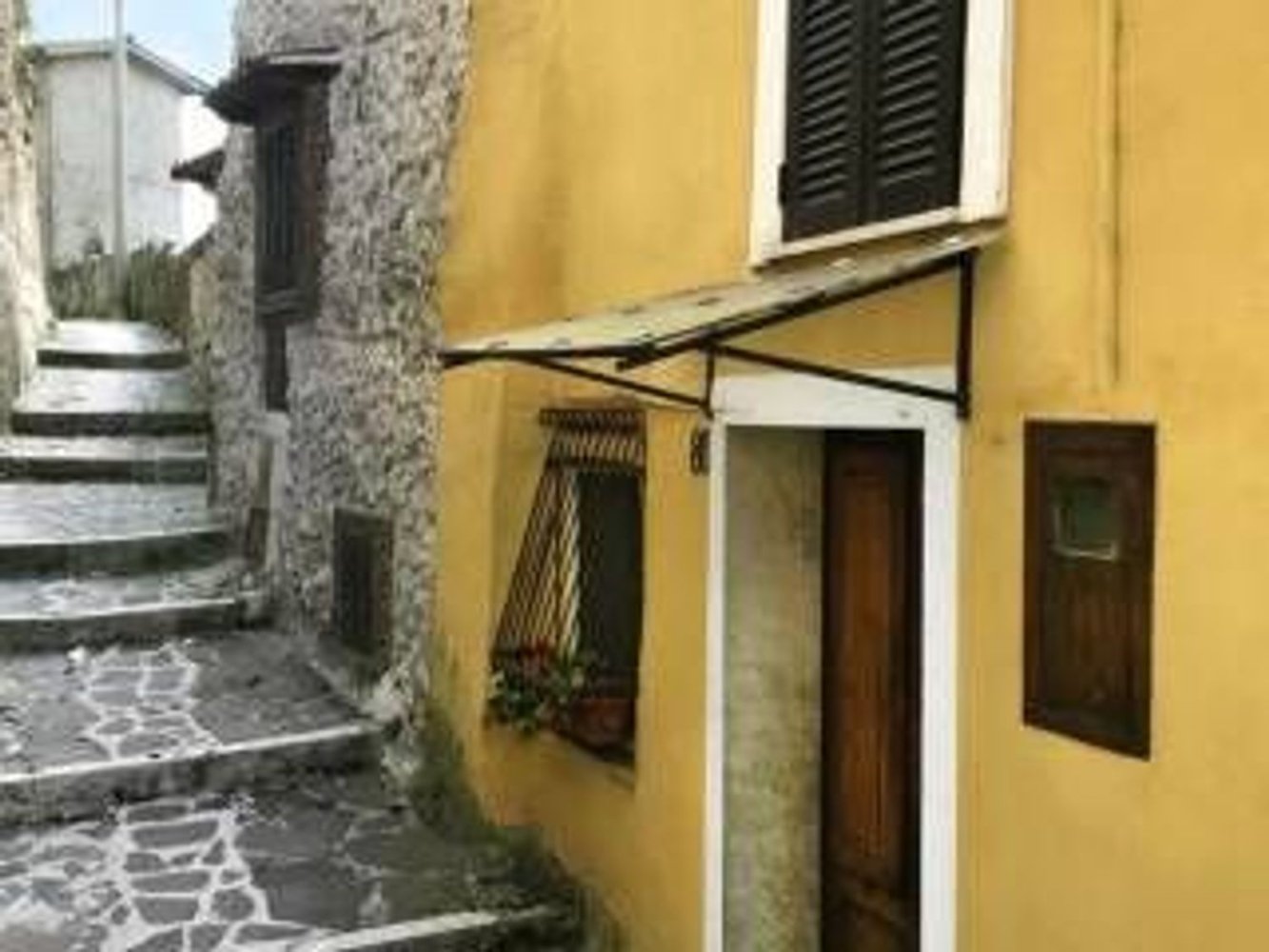 4 rooms House in Capistrello, Italy No. 254215