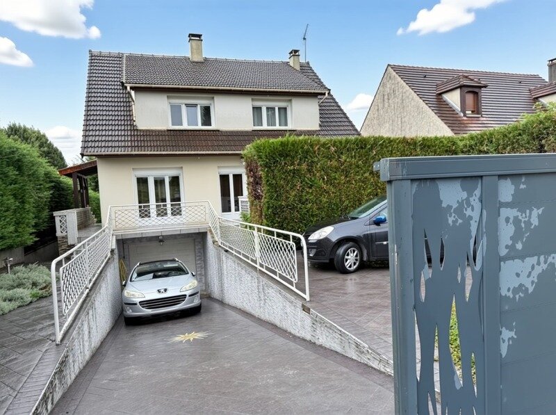 5 bedrooms House in Dammartin-en-Goele, France No. 324566