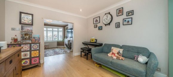 4 bedrooms House in Surbiton, United Kingdom No. 10208 4