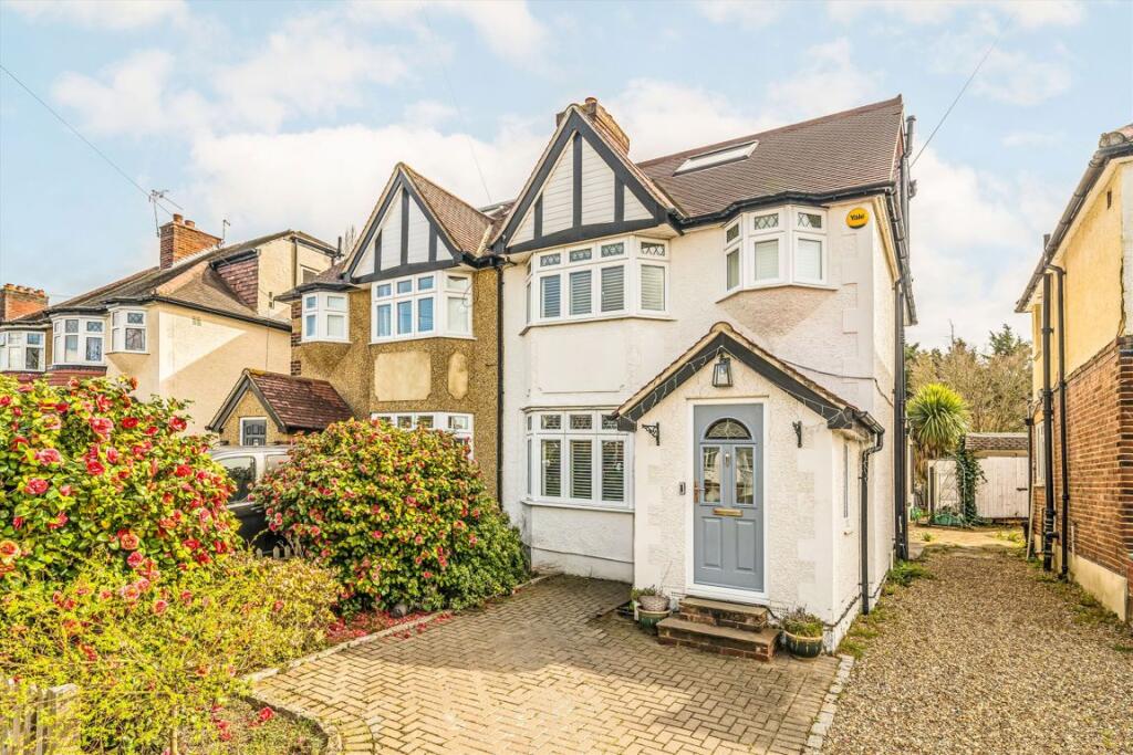 4 bedrooms House in Surbiton, United Kingdom No. 10208