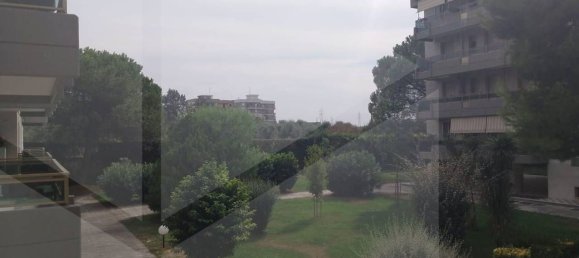 5-salle Appartement à Bari, Italy No. 32761 2