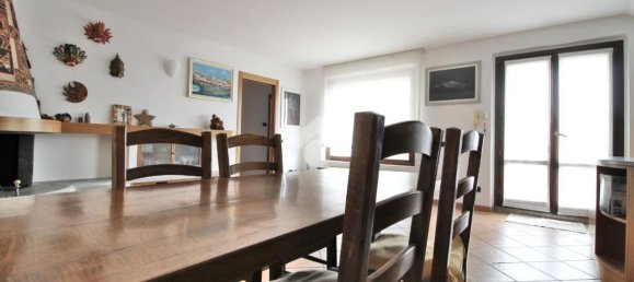 4 rooms Apartment in Mariano Comense, Italy No. 283400 6