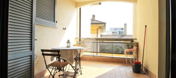 4 rooms Apartment in Mariano Comense, Italy No. 283400 3