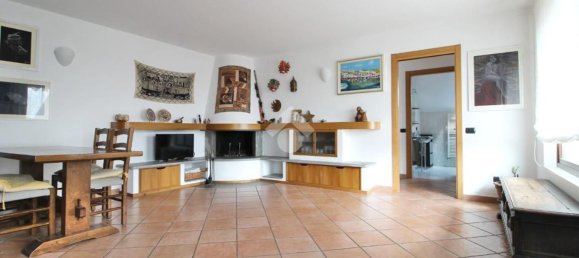 4 rooms Apartment in Mariano Comense, Italy No. 283400 4