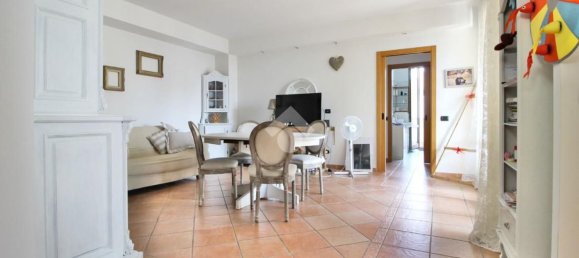 4 rooms Apartment in Mariano Comense, Italy No. 283400 2