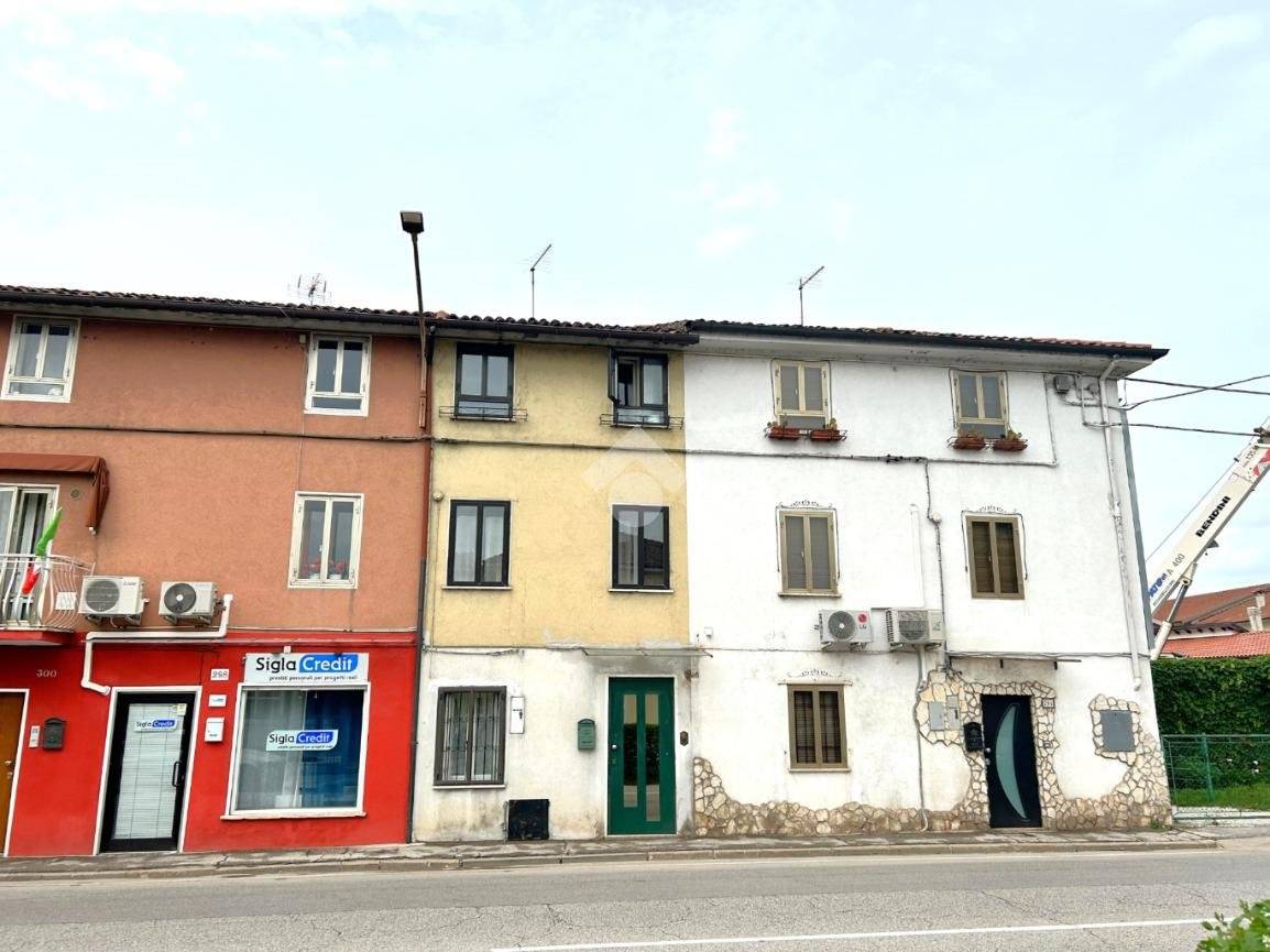 3 غرف نوم منزل في Vicenza, Italy رقم 102937