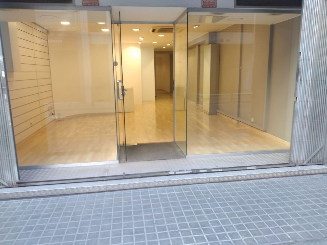 Propiedad comercial en Barcelona, Spain 81 m² No. 178918