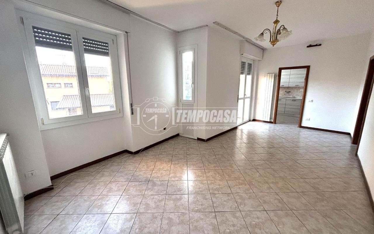 Apartamento de 3 habitaciónes en Como, Italy No. 136176