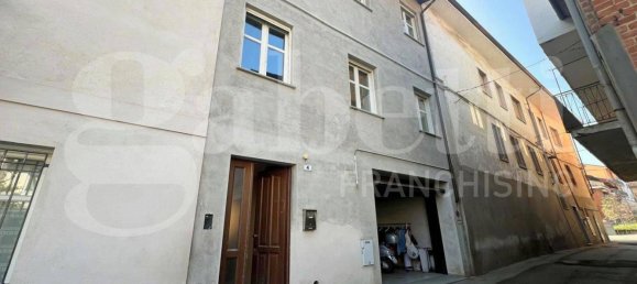 2 bedrooms House in Canale, Italy No. 151877 2