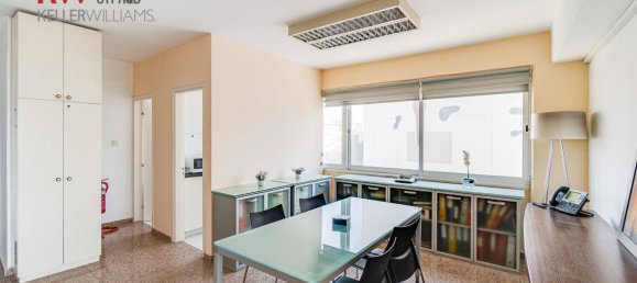 Oficina de 2 habitaciónes en Limassol, Cyprus No. 26373 2
