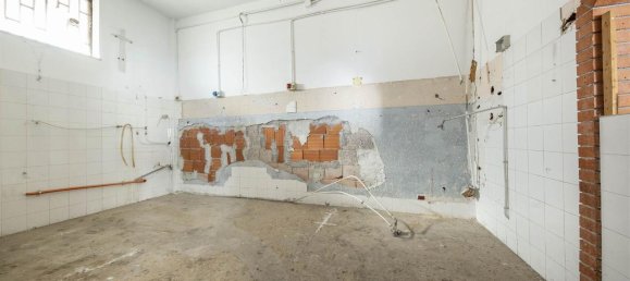 5 rooms Building in Misterbianco, Italy No. 112779 3