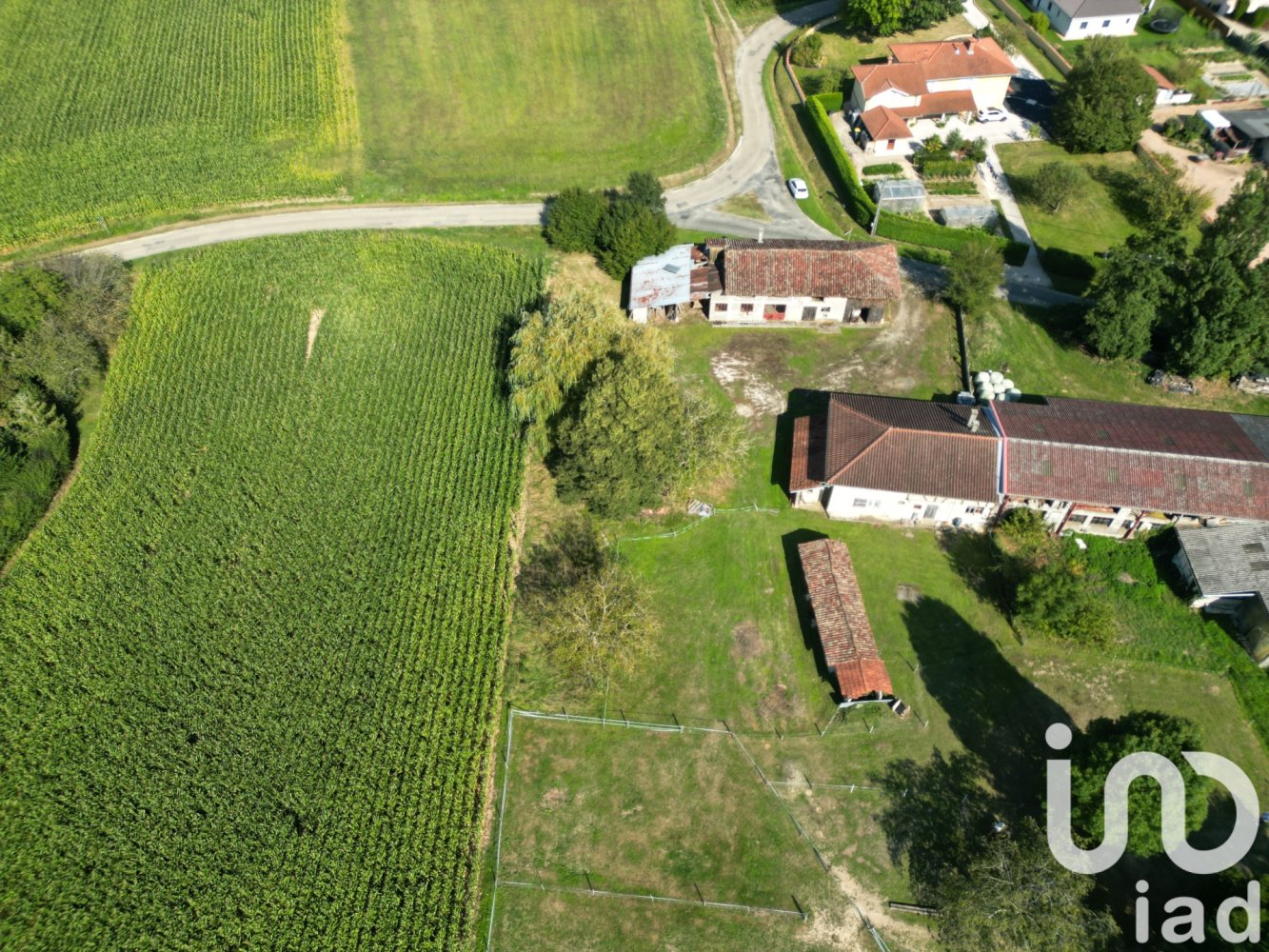 Terreno en Polliat, France 1081 m² No. 103918