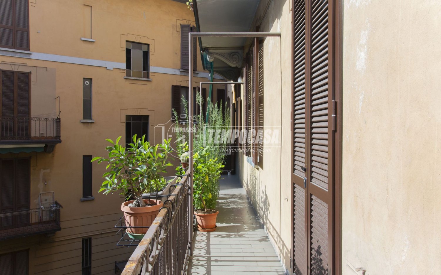 3 rooms Apartment in Milan, Italy No. 258146