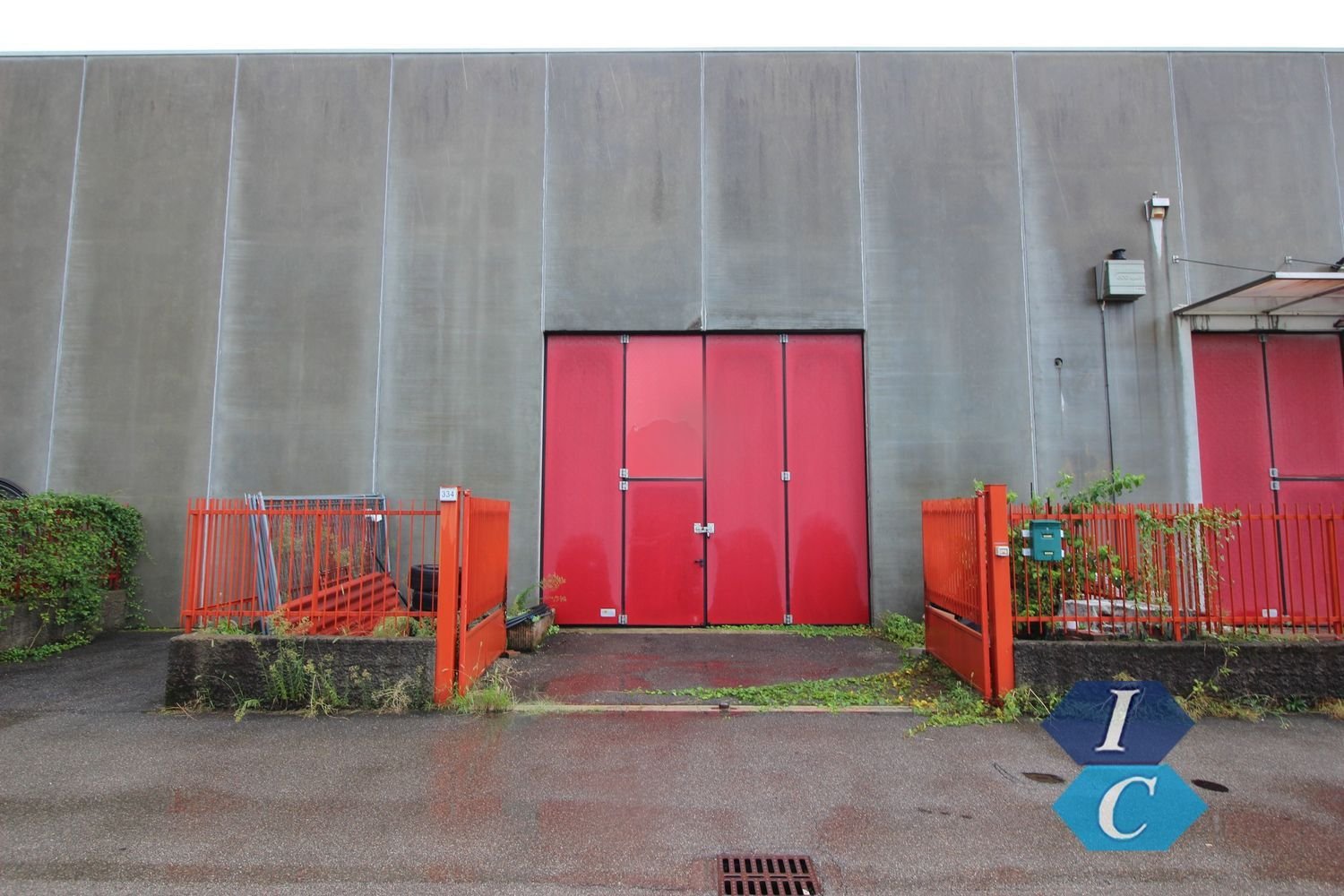 Almacén en Caronno Pertusella, Italy 160 m² No. 361235