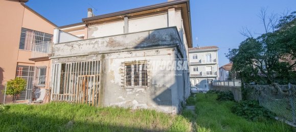 Дуплекс с 4 комнатами в Чезена, Италия № 260571 3