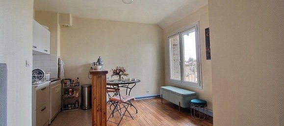 4 rooms Apartment in Tours, France No. 84494 3