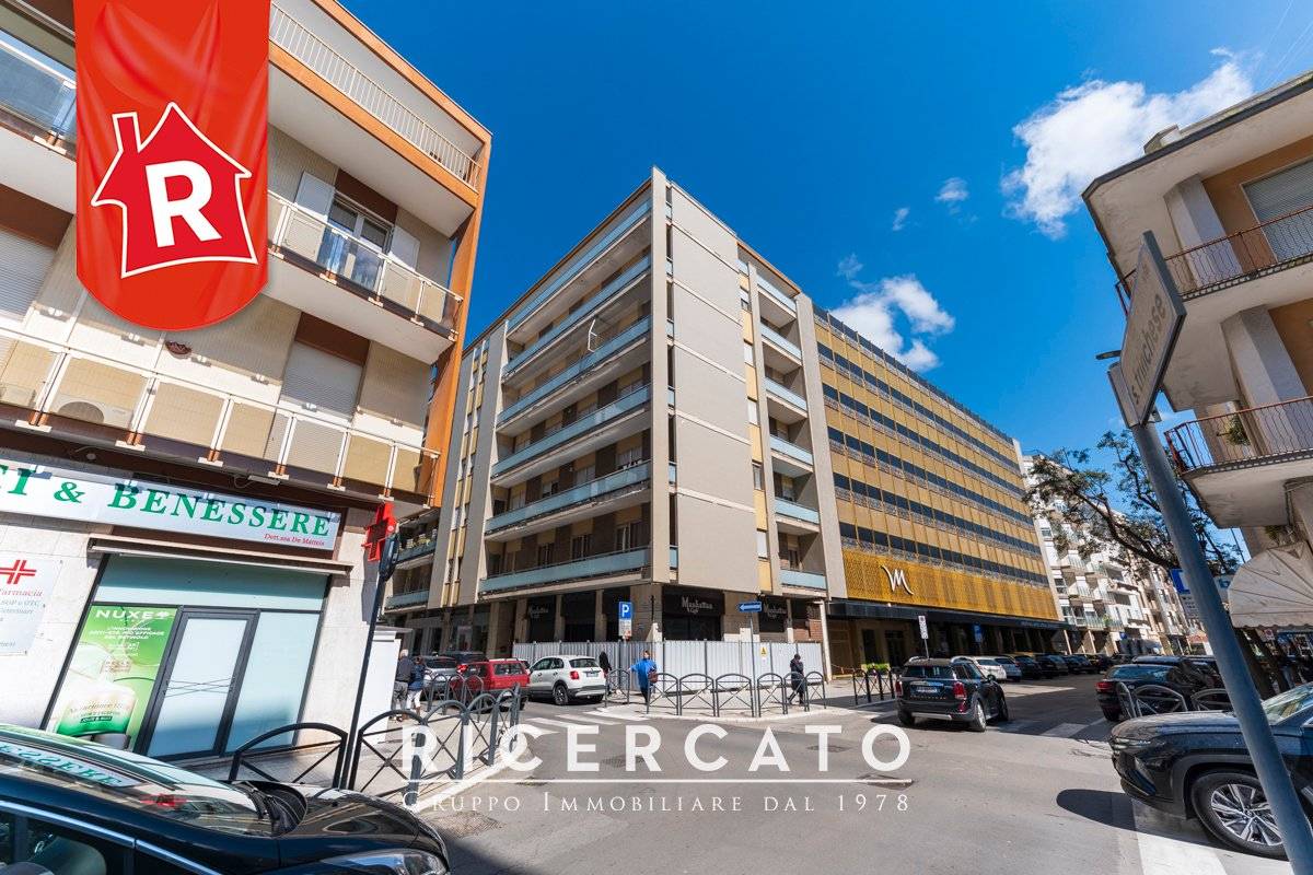 Квартира с 4 спальнями в Лечче, Италия № 98026