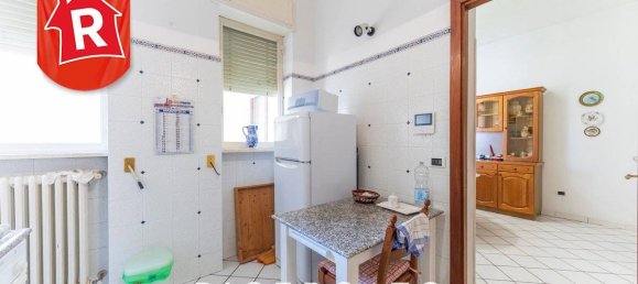 Квартира с 4 спальнями в Лечче, Италия № 98026 26