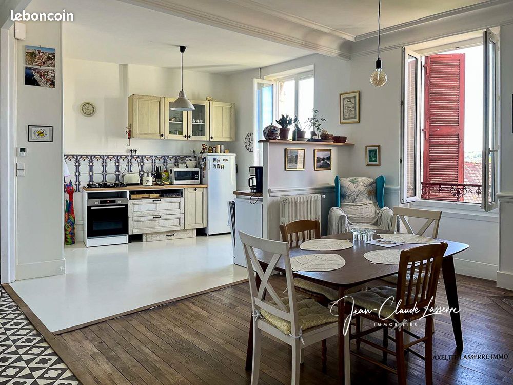 Casa de 5 dormitorios en Vierzon, France No. 216155