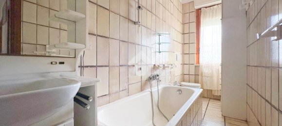 Apartamento de 2 dormitorios en Silvi, Italy No. 35438 8