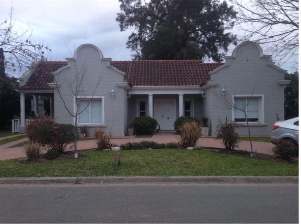 3 bedrooms House in Moreno, Argentina No. 16926