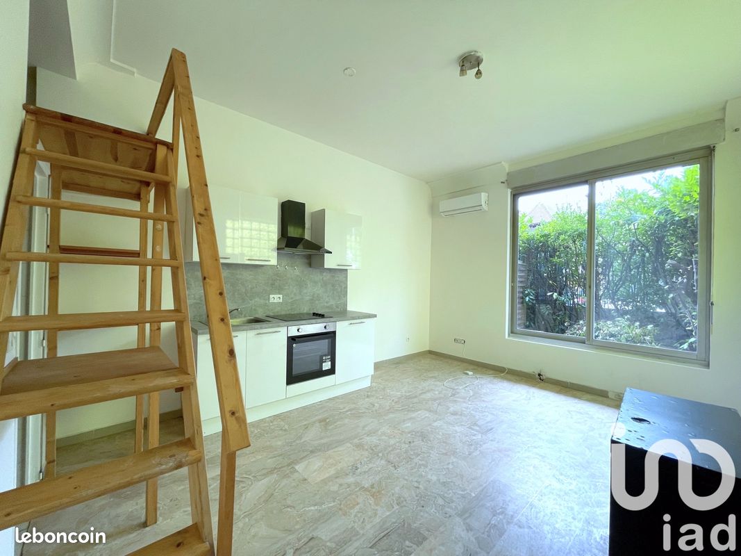 Studio in Yerres, France No. 285364