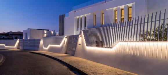 11 bedrooms Villa in Nueva Andalucia, Spain No. 3005 16