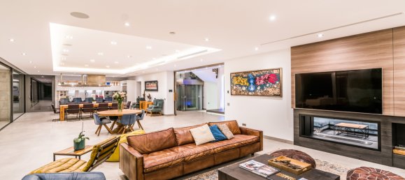 11 bedrooms Villa in Nueva Andalucia, Spain No. 3005 2