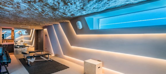 11 bedrooms Villa in Nueva Andalucia, Spain No. 3005 12