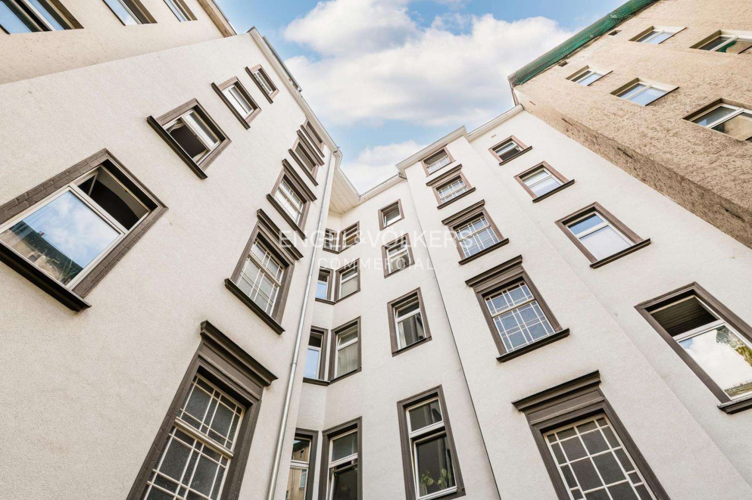 Здание 1815м² в Кройцберг, Германия № 293586