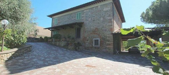3 bedrooms House in Terricciola, Italy No. 215347 2