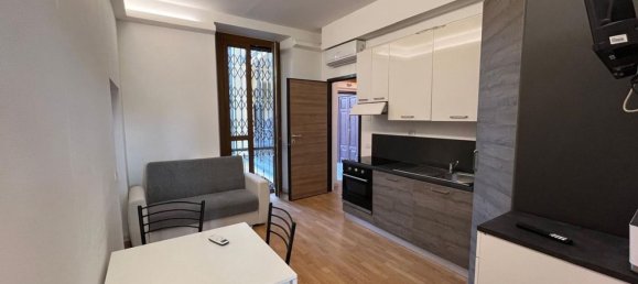4 rooms Apartment in Milan, Italy No. 336957 3
