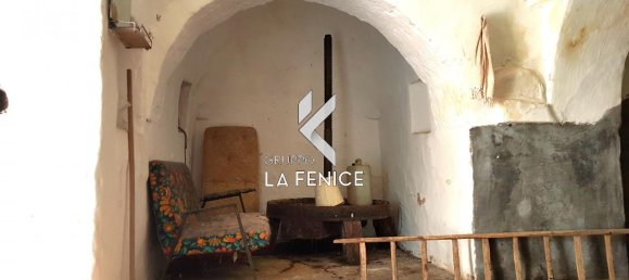 Дом с 2 комнатами в Мартина Франка, Италия № 19353 5