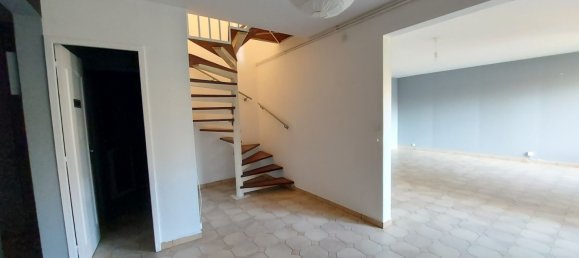 2 bedrooms Duplex in Maurepas, France No. 136412 8