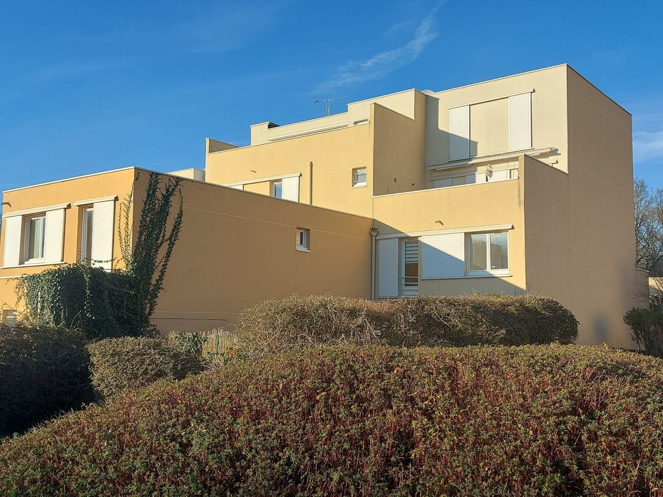 2 bedrooms Duplex in Maurepas, France No. 136412