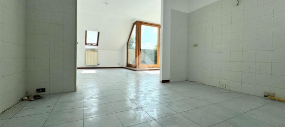 Apartamento de 3 habitaciónes en Rescaldina, Italy No. 8065 7