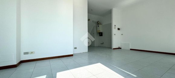 Apartamento de 3 habitaciónes en Rescaldina, Italy No. 8065 6