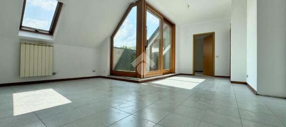 Apartamento de 3 habitaciónes en Rescaldina, Italy No. 8065 4
