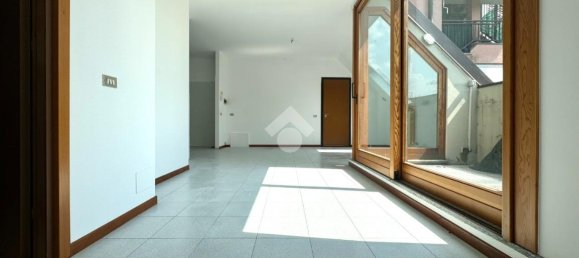 Apartamento de 3 habitaciónes en Rescaldina, Italy No. 8065 5