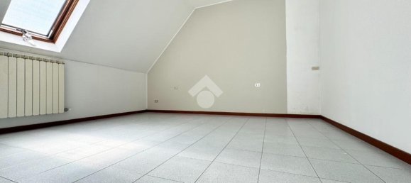 Apartamento de 3 habitaciónes en Rescaldina, Italy No. 8065 10