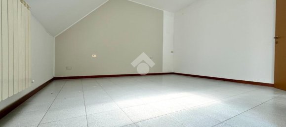 Apartamento de 3 habitaciónes en Rescaldina, Italy No. 8065 12