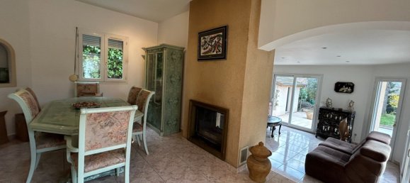 Villa de 4 dormitorios en Bourgoin-Jallieu, France No. 195385 7